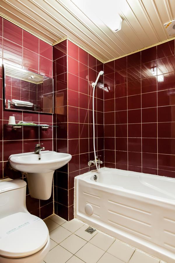 Ruei Gung Business Hotel גאושיונג מראה חיצוני תמונה