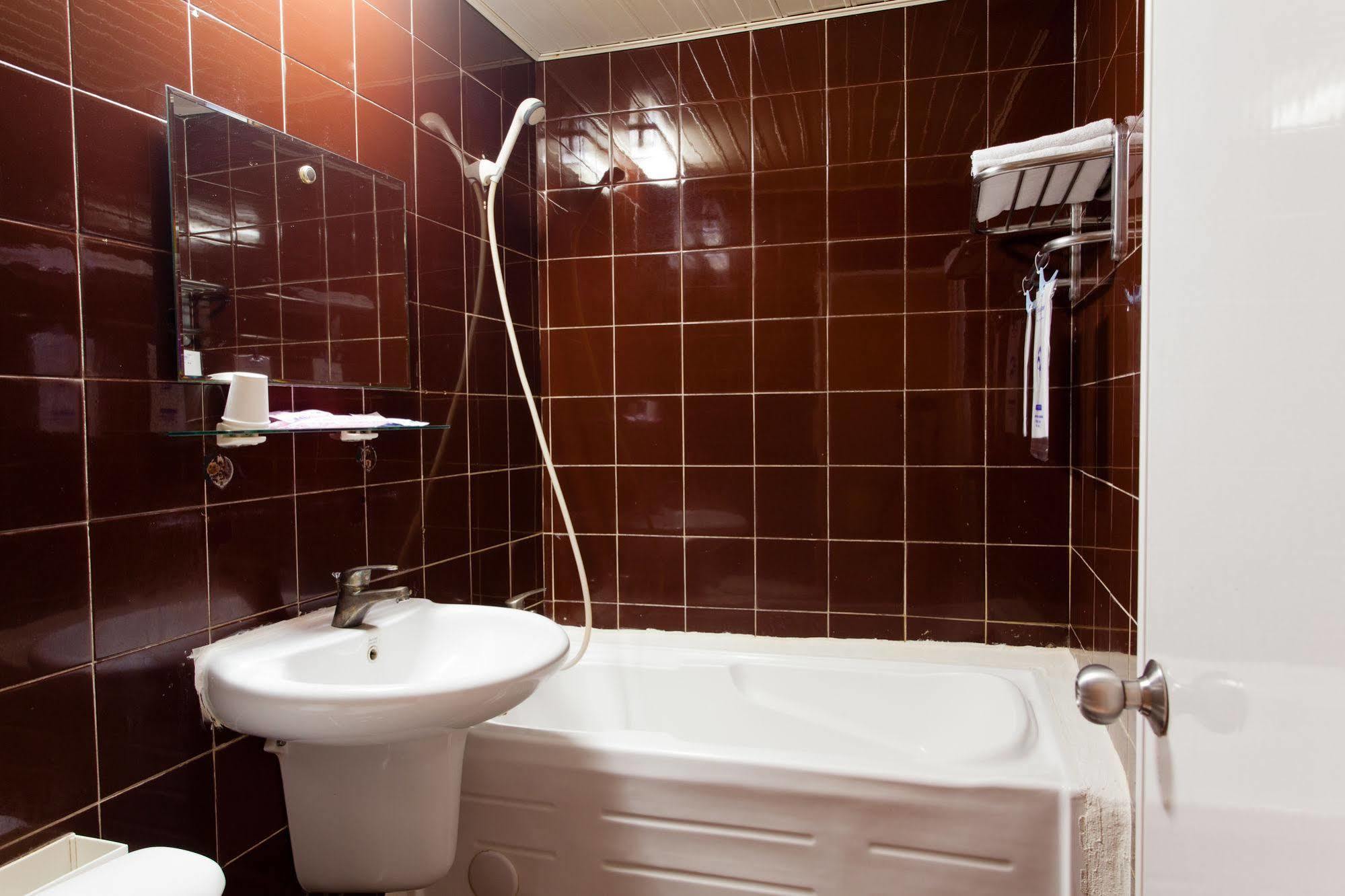 Ruei Gung Business Hotel גאושיונג מראה חיצוני תמונה